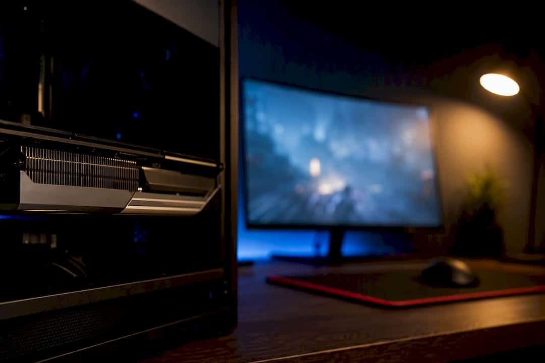 Grafische kaart naast een 1440p-gamingmonitor