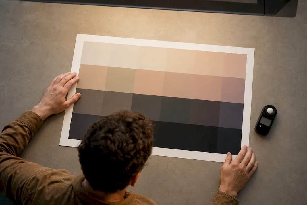 Fotoprint onder neutraal beoordelingslicht