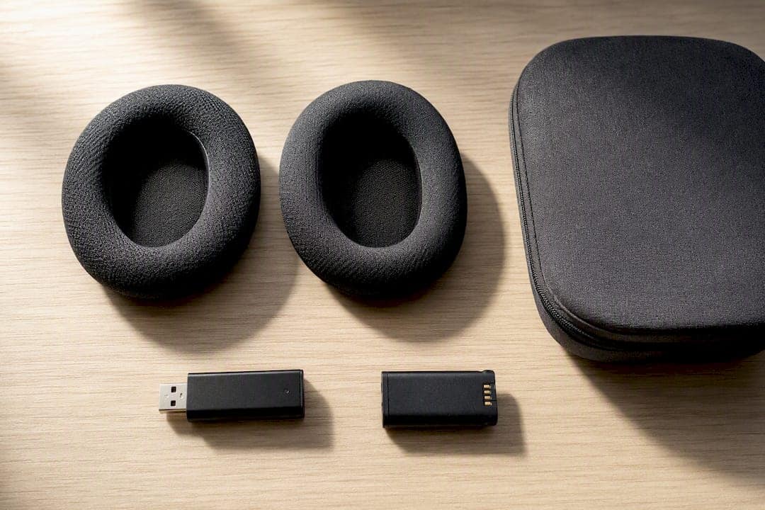 Accessoires voor headsets met oorkussentjes en een dongle
