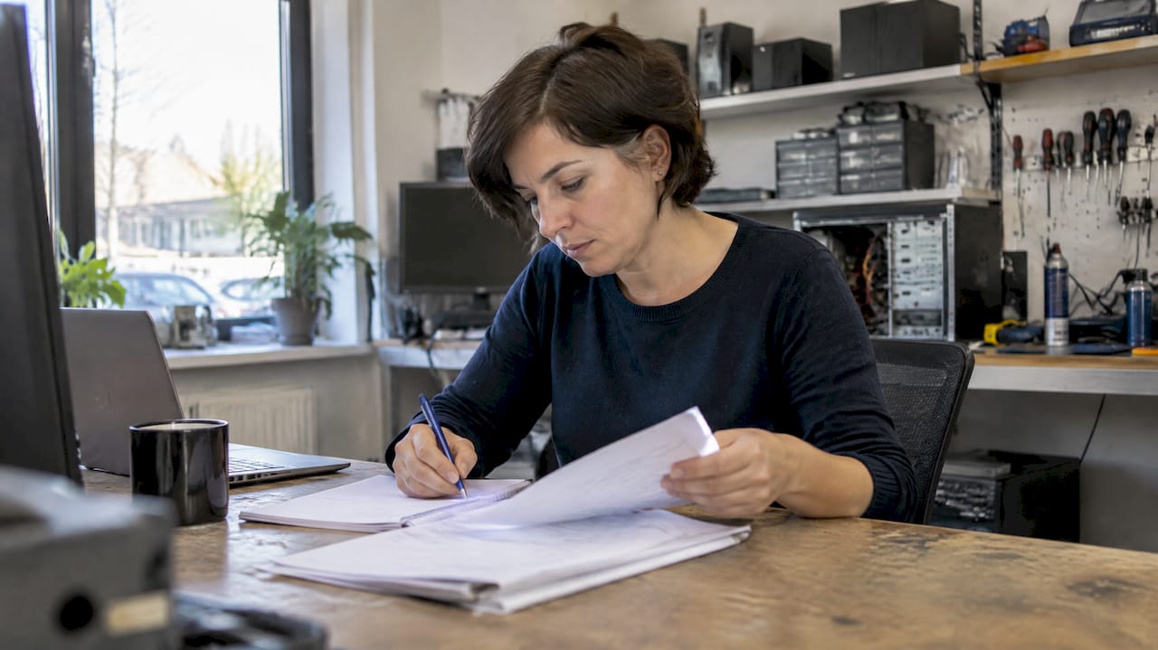 Ruwe aantekeningen worden uitgewerkt tot een verslag